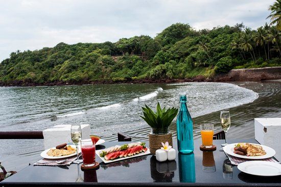 A Tricana Seaside Bar & Grill